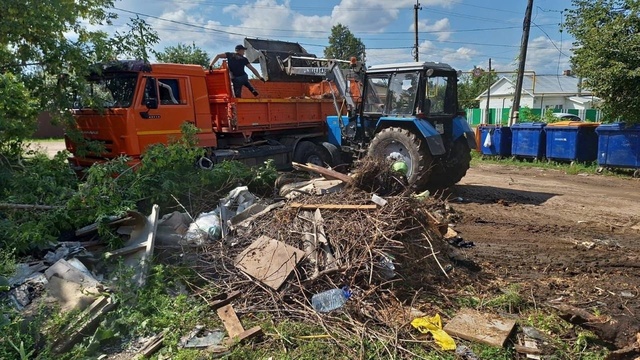 Сотрудники МКУ Управление Благоустройства ежедневно вносят неоценимый вклад в поддержание чистоты и порядка на территории всего города